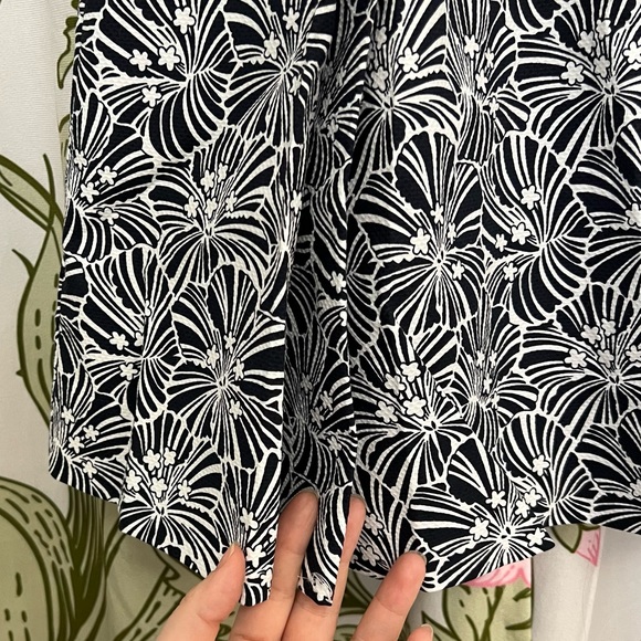 Sleeveless Black and White Floral Pattern Brooks Brothers Midi Dress - Size 4 - Picture 4 of 8